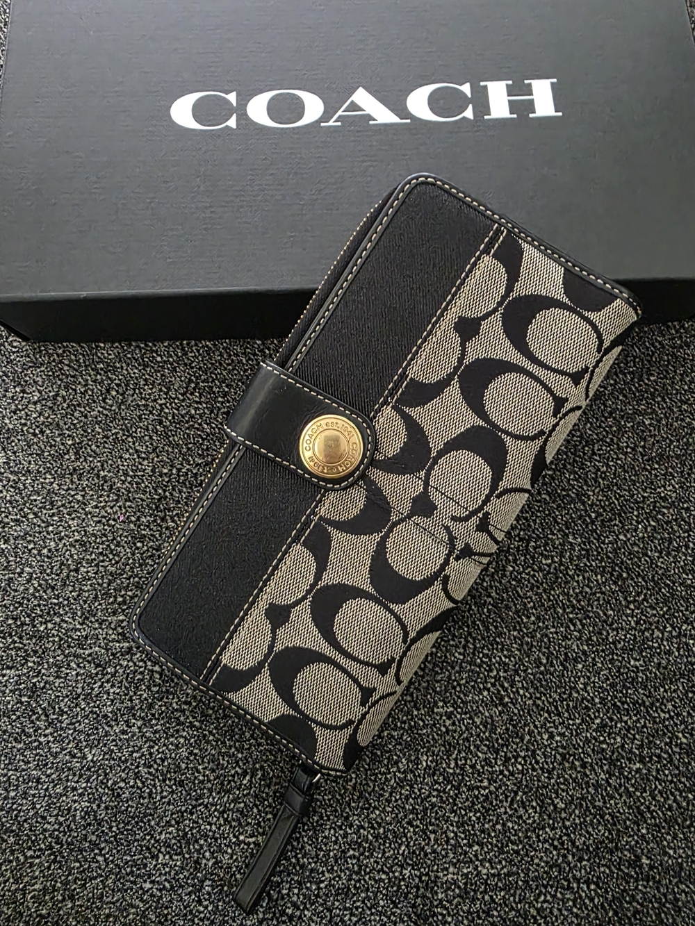 Coach Signature Canvas Zip Wallet in Black/Tan